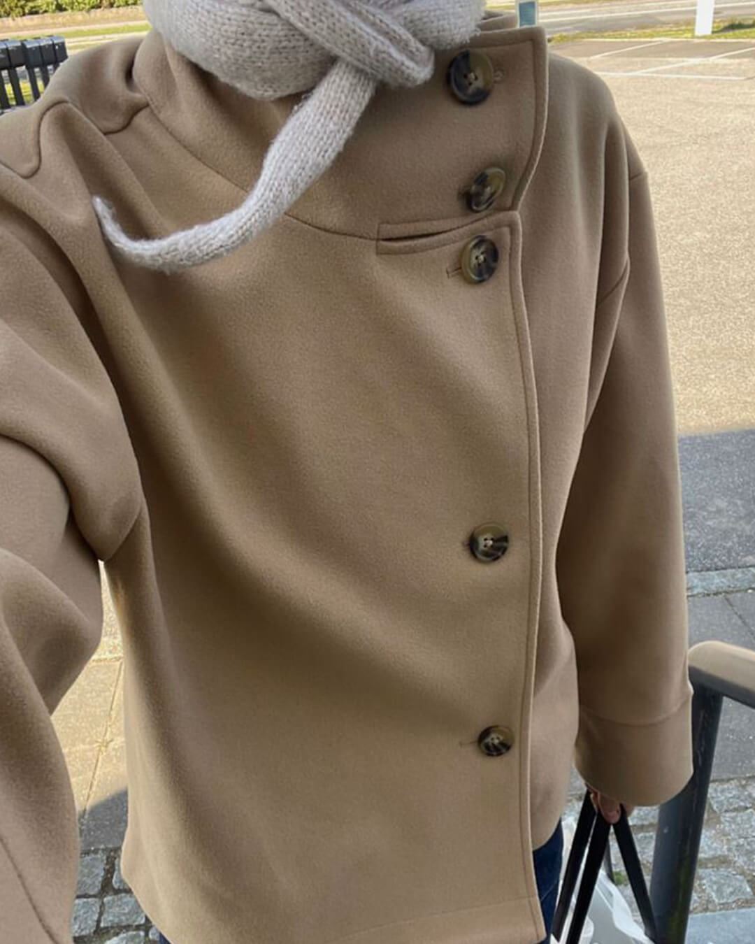 Damenjacke mit hohem Kragen und lockerer Passform | J&B - 6 - Jasminaboutique.com