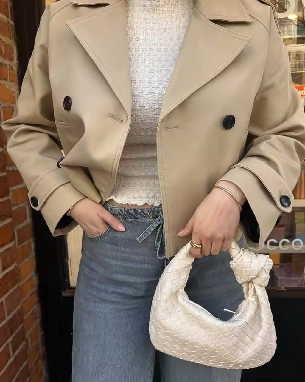 Kurze Damenjacke mit doppelreihigem Design und Gürtel | J&B - 4 - Jasminaboutique.com
