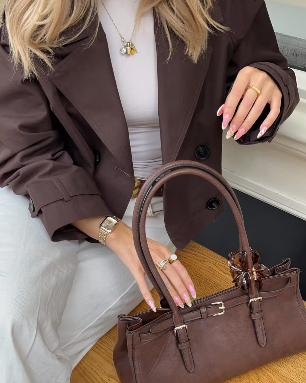 Kurze Damenjacke mit doppelreihigem Design und Gürtel | J&B - 8 - Jasminaboutique.com