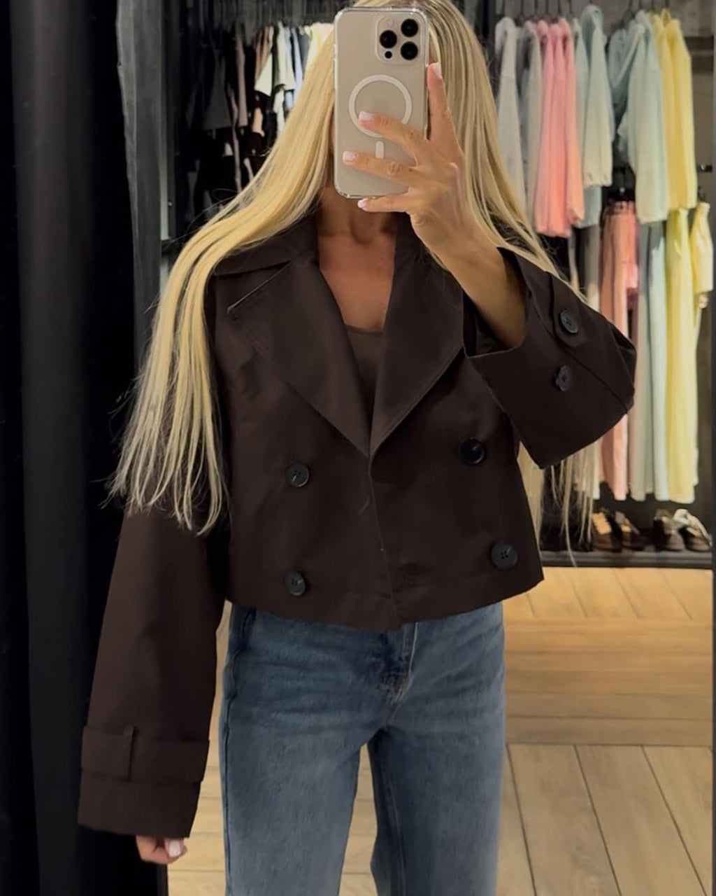 Kurze Damenjacke mit doppelreihigem Design und Gürtel | J&B - 9 - Jasminaboutique.com