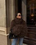 Kunstfelljacke Damen im Oversize-Stil mit hohem Kragen und weichem Fall | J&B - 1 - Jasminaboutique.com