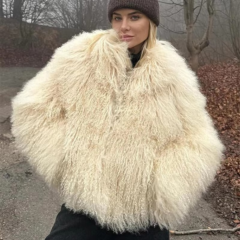 Kunstfelljacke Damen im Oversize-Stil mit hohem Kragen und weichem Fall | J&B - 3 - Jasminaboutique.com