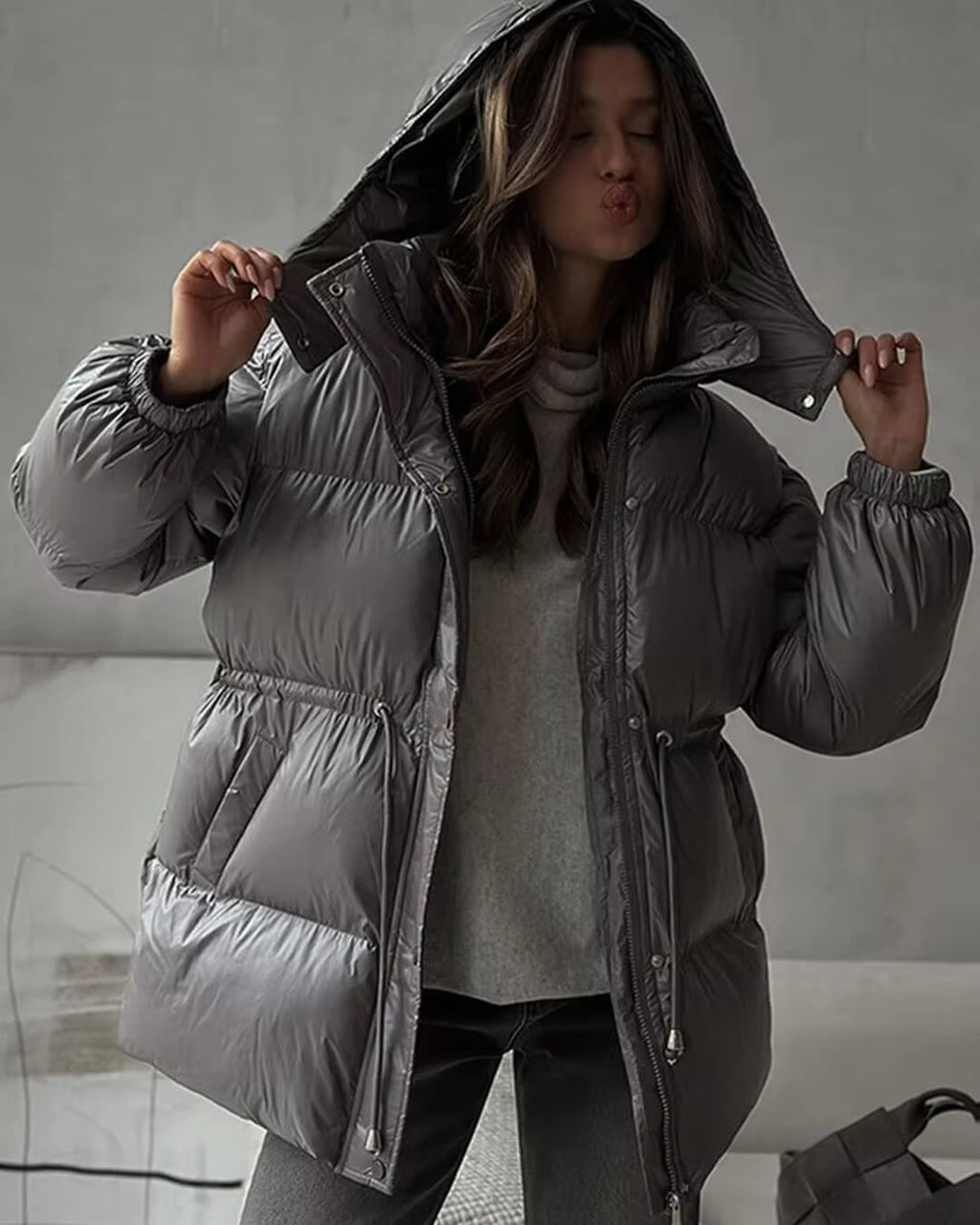 Daunenjacke Damen mit Kordelzug und Longline-Silhouette | J&B - 6 - Jasminaboutique.com
