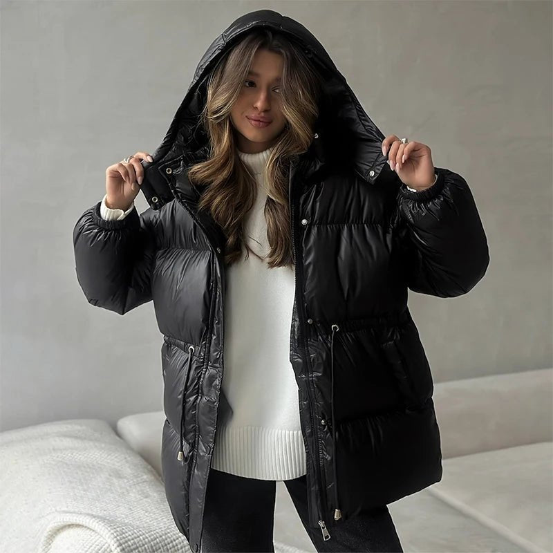 Daunenjacke Damen mit Kordelzug und Longline-Silhouette | J&B - 12 - Jasminaboutique.com
