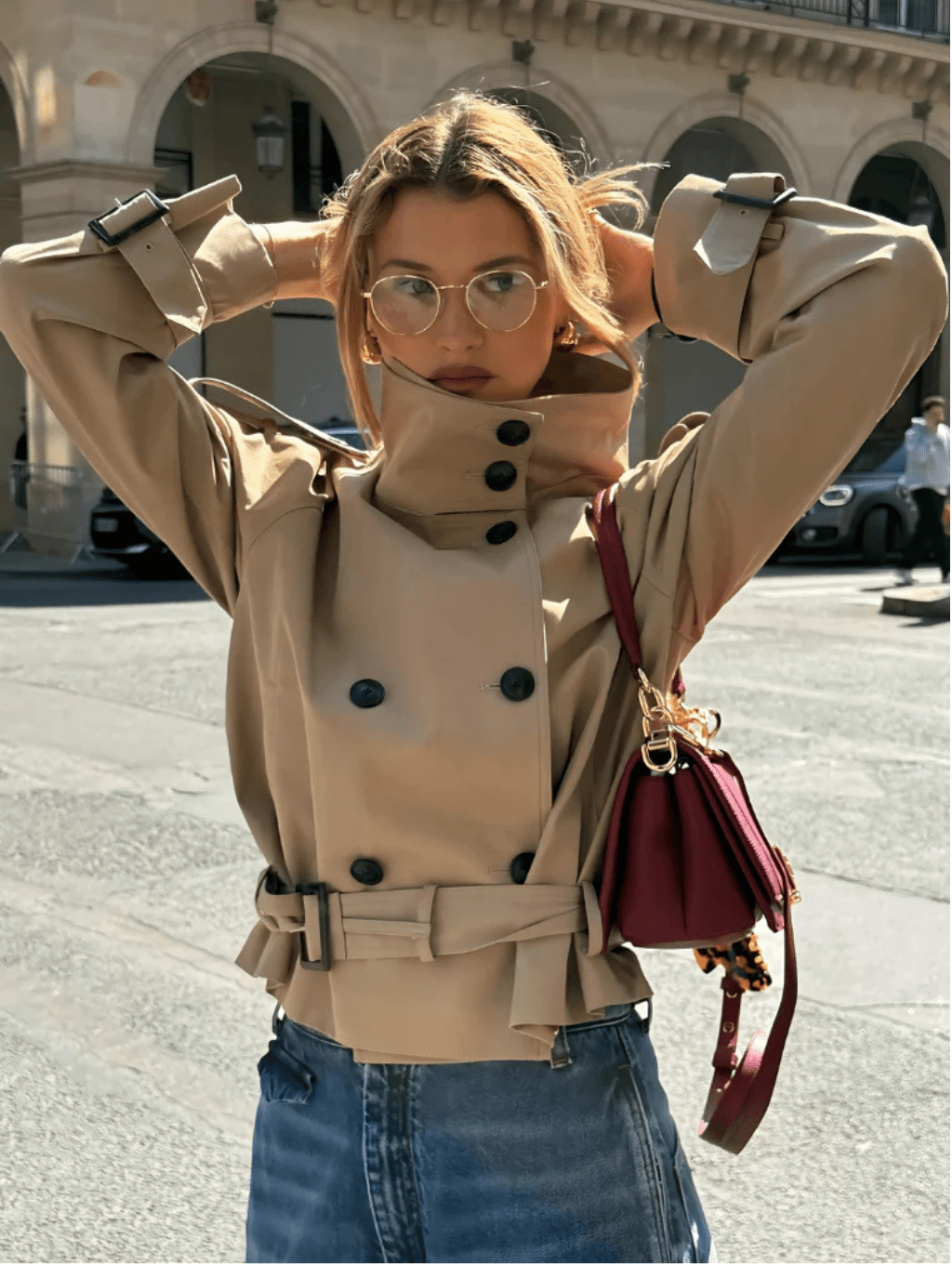 Kurze Damenjacke mit doppelreihiger Knopfleiste und Gürtel | J&B - 1 - Jasminaboutique.com