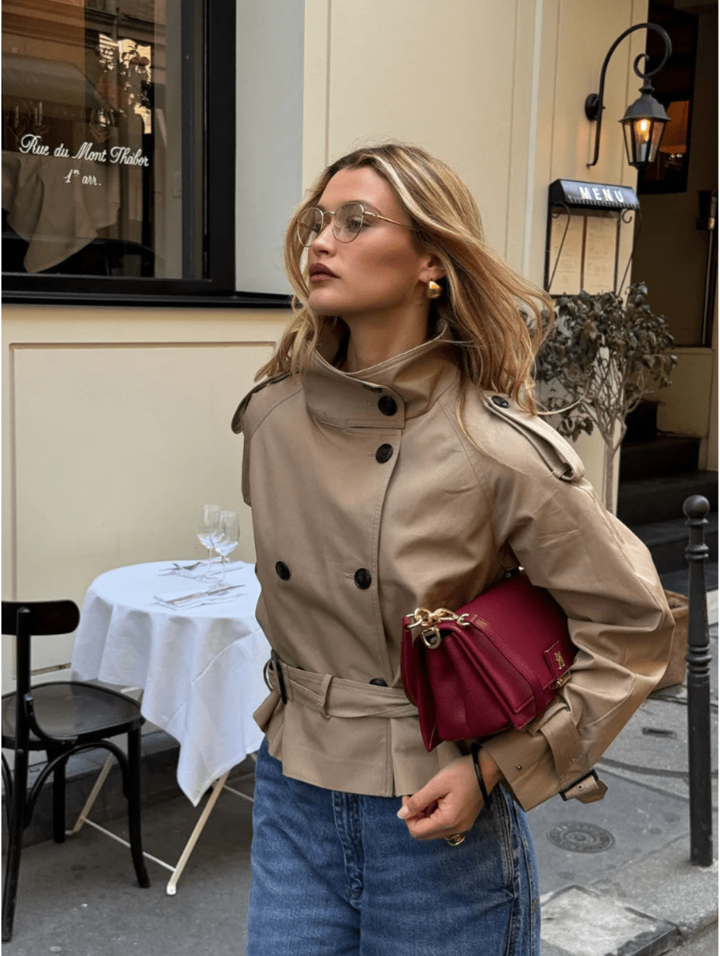 Kurze Damenjacke mit doppelreihiger Knopfleiste und Gürtel | J&B - 4 - Jasminaboutique.com