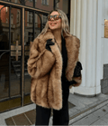 Kunstfelljacke Damen mit offener Silhouette und flauschiger Textur | J&B - 1 - Jasminaboutique.com