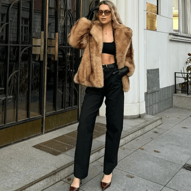 Kunstfelljacke Damen mit offener Silhouette und flauschiger Textur | J&B - 2 - Jasminaboutique.com