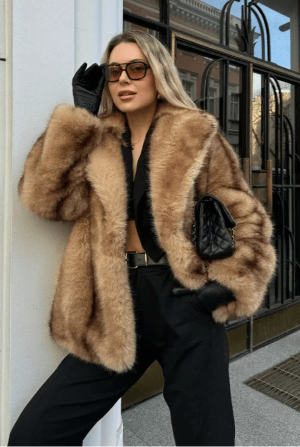 Kunstfelljacke Damen mit offener Silhouette und flauschiger Textur | J&B - 3 - Jasminaboutique.com