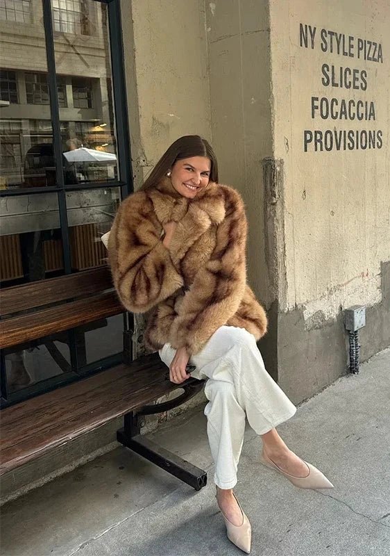 Kunstfelljacke Damen mit offener Silhouette und flauschiger Textur | J&B - 7 - Jasminaboutique.com