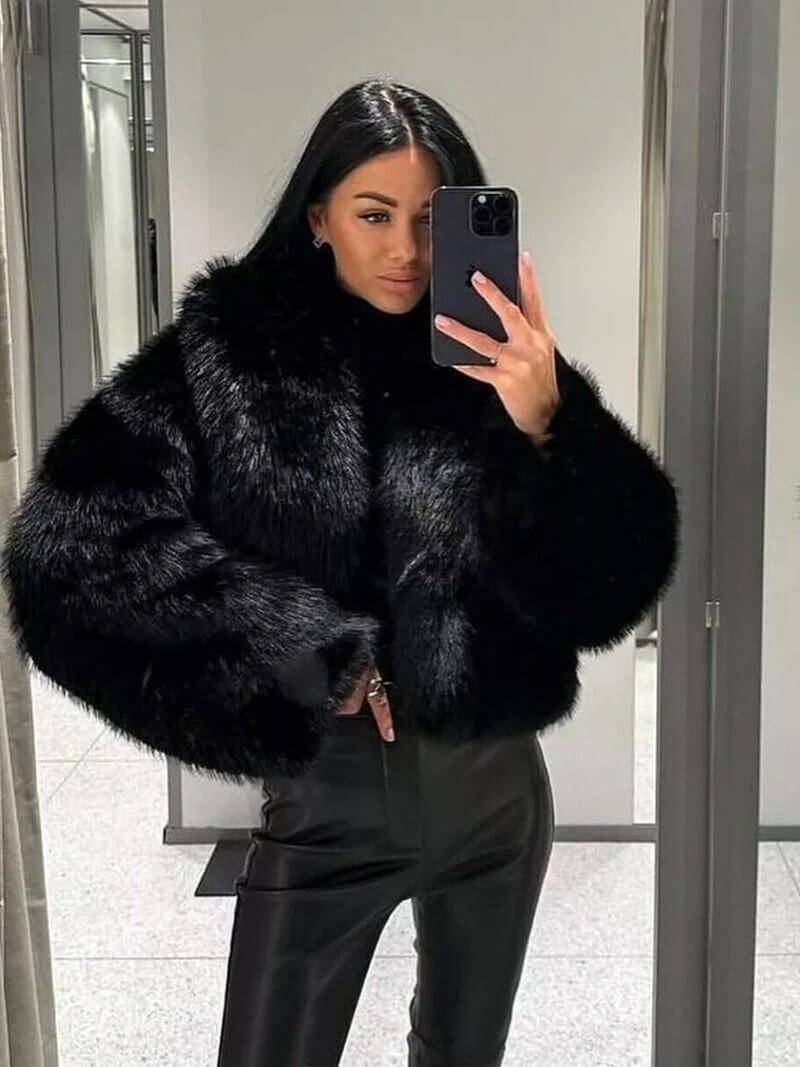Kunstfelljacke Damen im verkürzten Schnitt mit übergroßem Kragen | J&B - 3 - Jasminaboutique.com