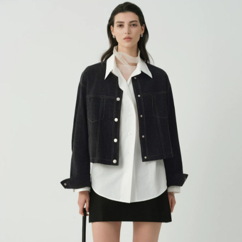 Kurze Damenjacke mit lässiger Passform und Vordertaschen | J&B - 4 - Jasminaboutique.com