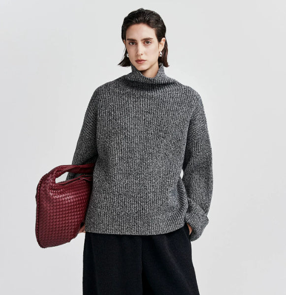 Oversize Damenpullover mit hohem Kragen und lässigem Schnitt | J&B - 1 - Jasminaboutique.com