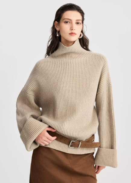 Oversize Damenpullover mit hohem Kragen und lässigem Schnitt | J&B - 2 - Jasminaboutique.com
