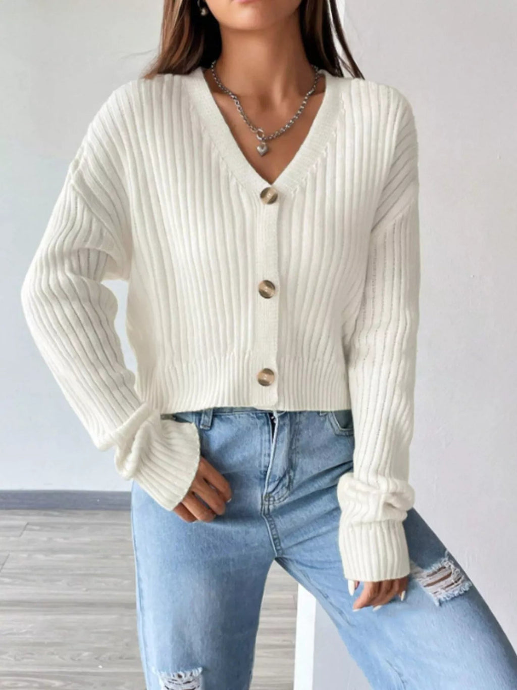 Damen Cardigan mit V-Ausschnitt und Knopfleiste | J&B - 1 - Jasminaboutique.com