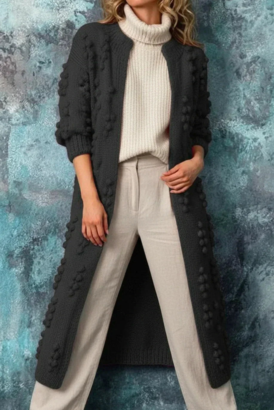 Strickcardigan Damen – Longline-Schnitt mit verspielten Pompons | J&B - 1 - Jasminaboutique.com