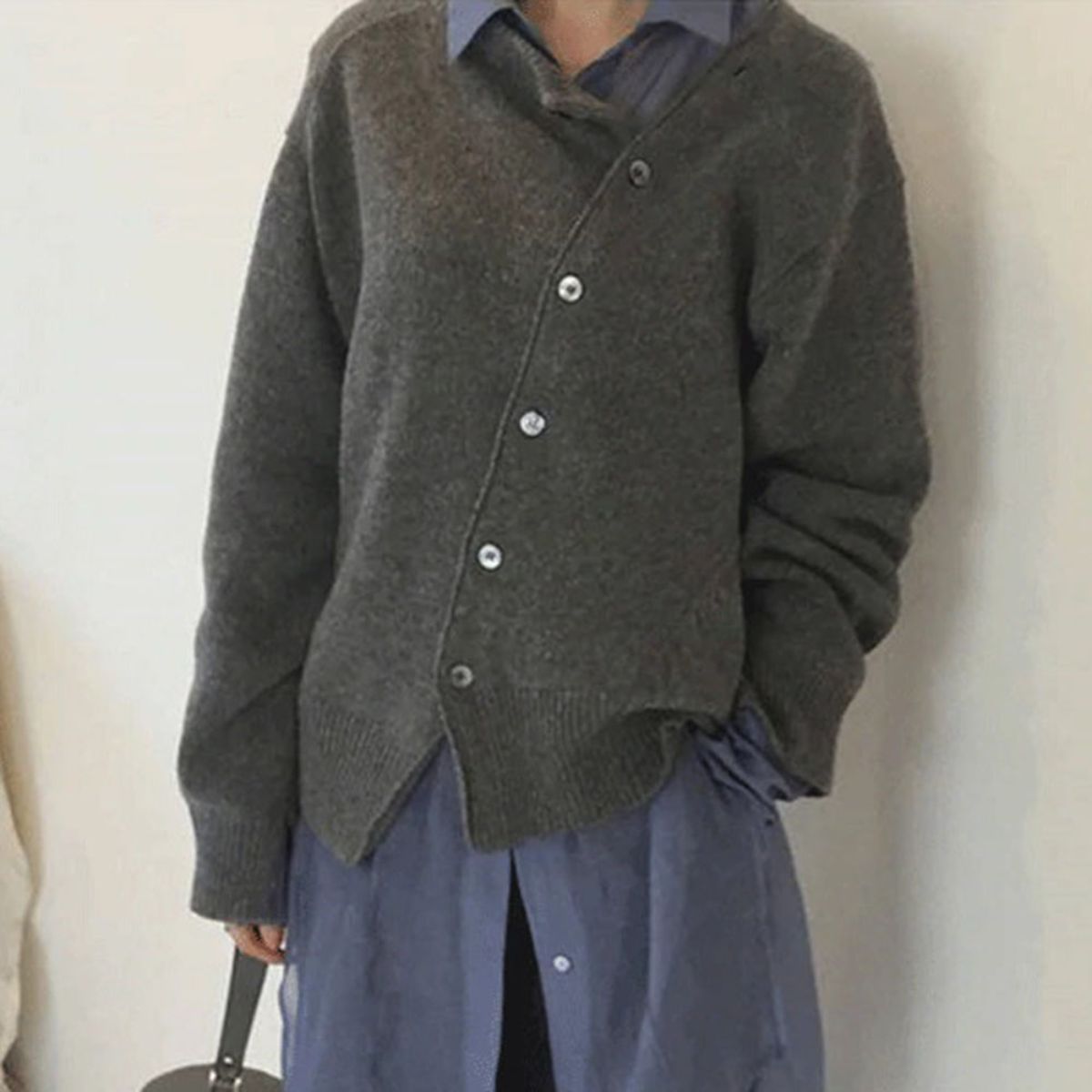 Damenpullover aus weichem Strick mit Knopfleiste und lockerer Passform - 2 - Jasminaboutique.com