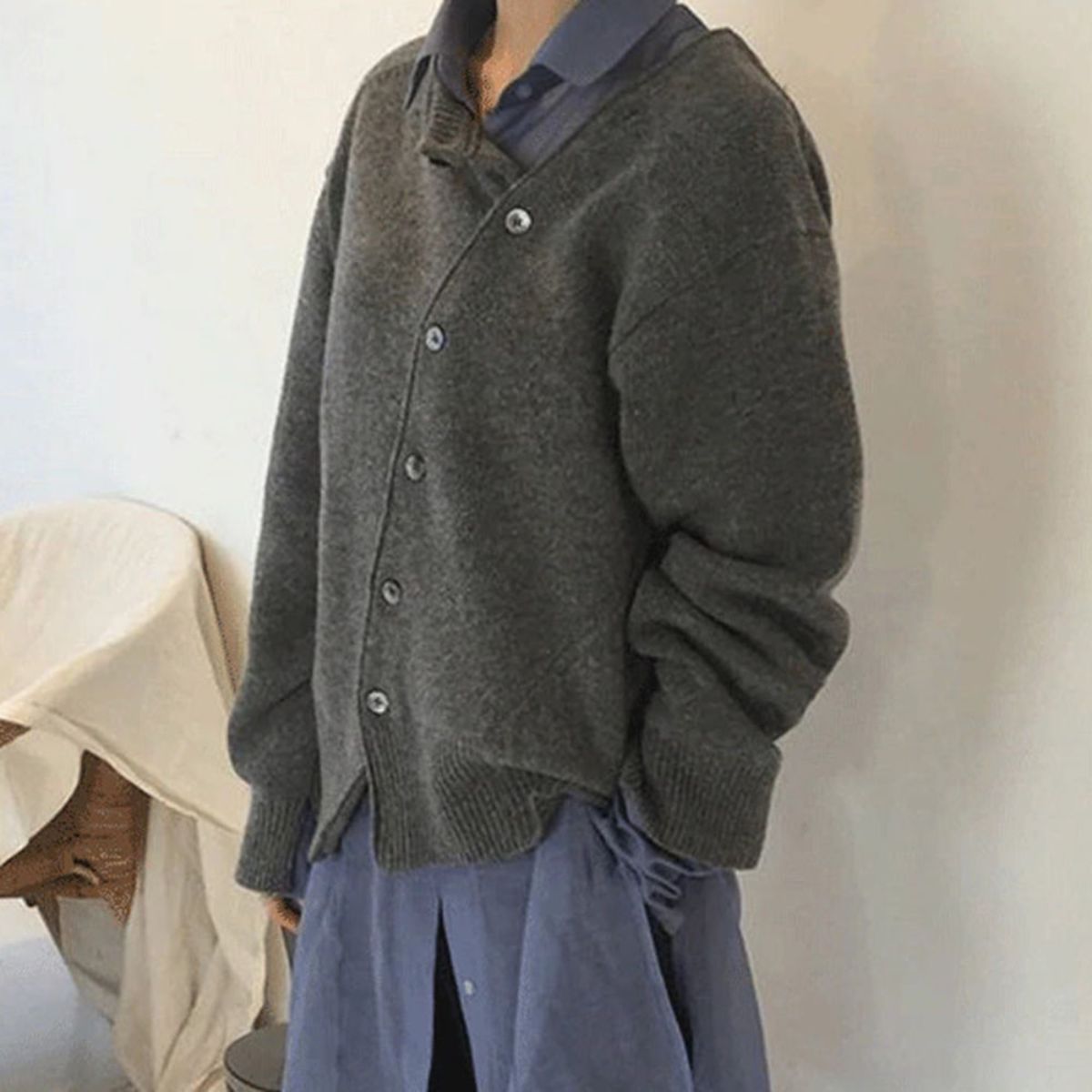 Damenpullover aus weichem Strick mit Knopfleiste und lockerer Passform - 5 - Jasminaboutique.com