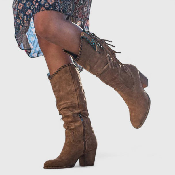 Wadenhohe Stiefel für Damen mit Blockabsatz und Fransenverzierung - 6 - Jasminaboutique.com