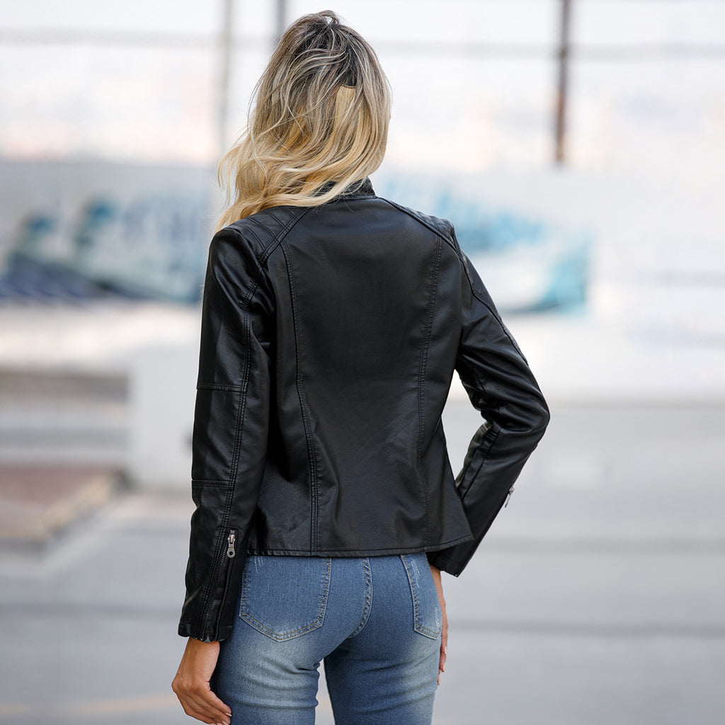 Schmal geschnittene Damen-Lederjacke mit Stehkragen und Reißverschlussdetails - 1 - Jasminaboutique.com