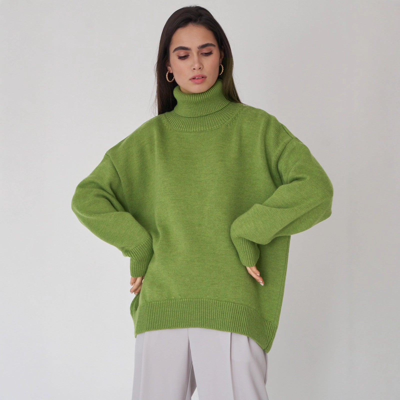 Damenpullover in lockerer Passform mit Rollkragen und langen Ärmeln - 1 - Jasminaboutique.com