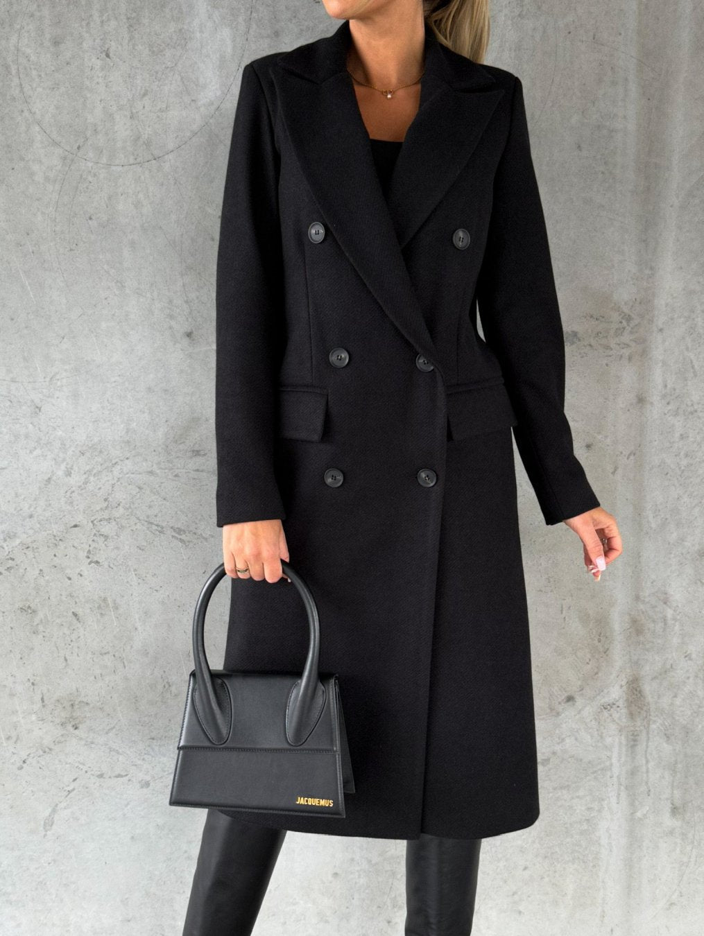 Zweireihiger Damenmantel mit Taschen und elegantem Schnitt - 1 - Jasminaboutique.com
