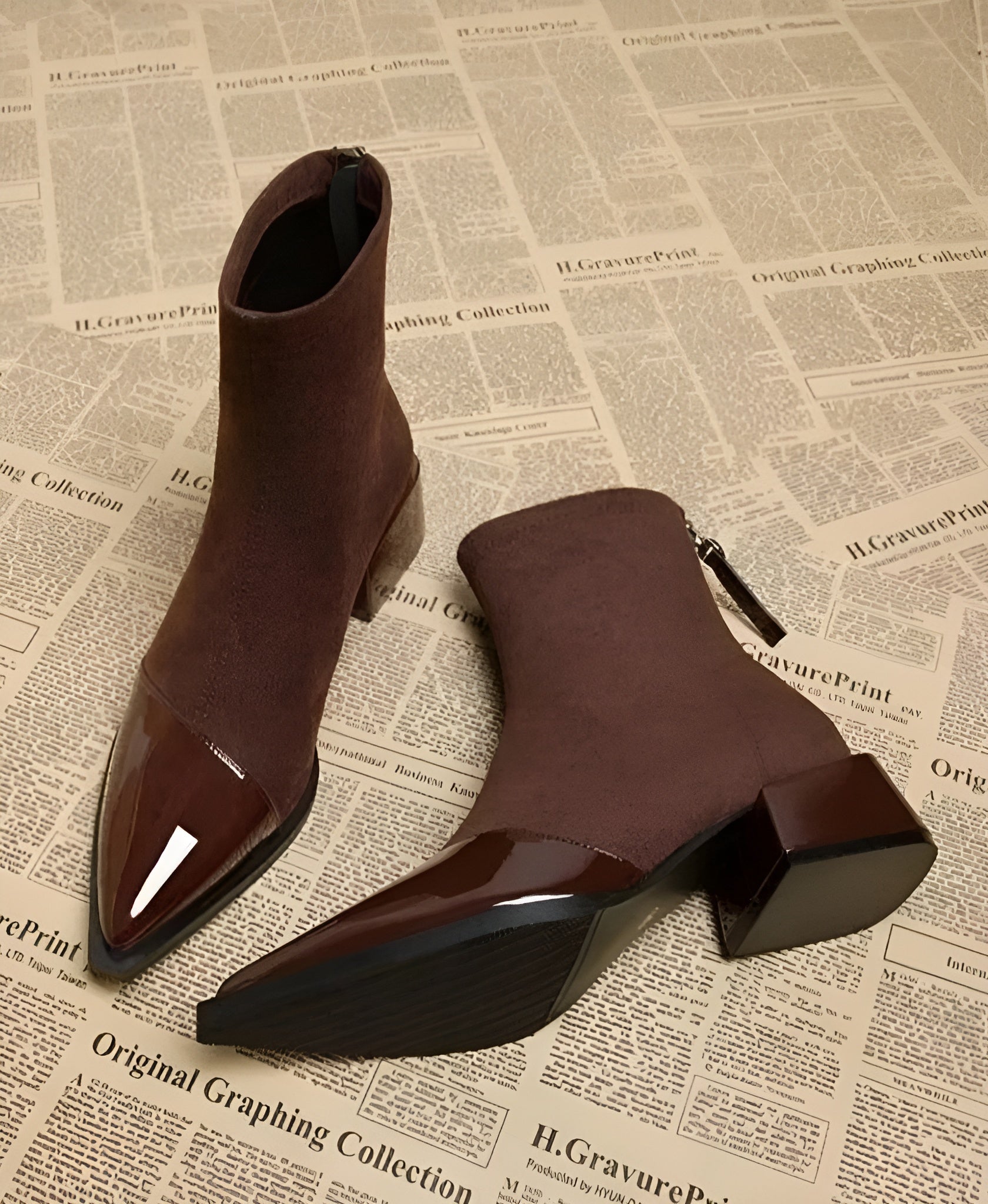 Damen-Stiefeletten mit Blockabsatz und glänzender Schuhspitze - 1 - Jasminaboutique.com