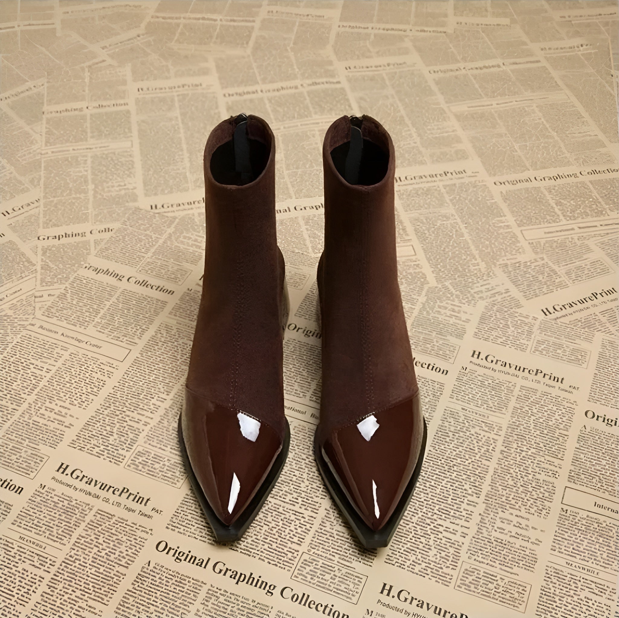 Damen-Stiefeletten mit Blockabsatz und glänzender Schuhspitze - 4 - Jasminaboutique.com