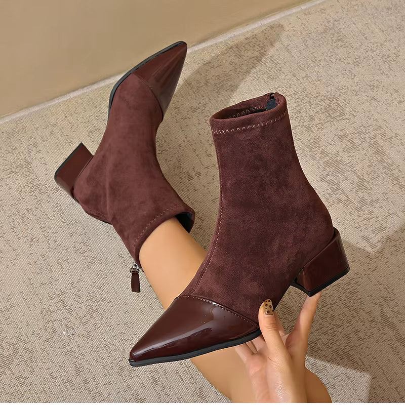 Damen-Stiefeletten mit Blockabsatz und glänzender Schuhspitze - 14 - Jasminaboutique.com