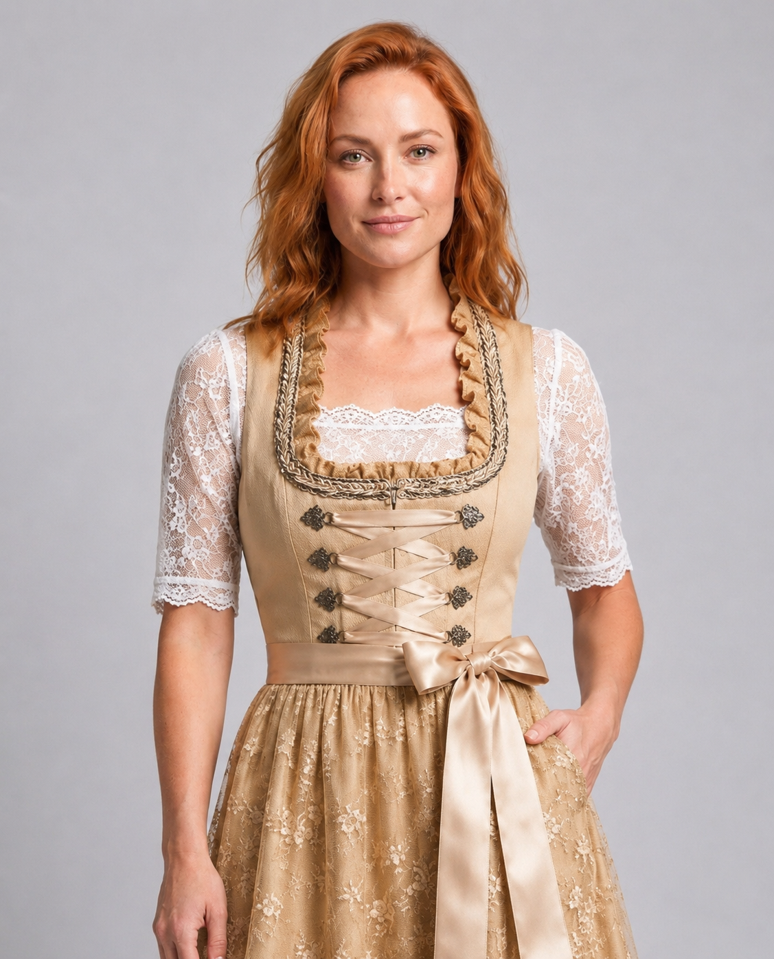 Dirndl Damen mit Spitzenbluse und floralen Details | J&B - 3 - Jasminaboutique.com