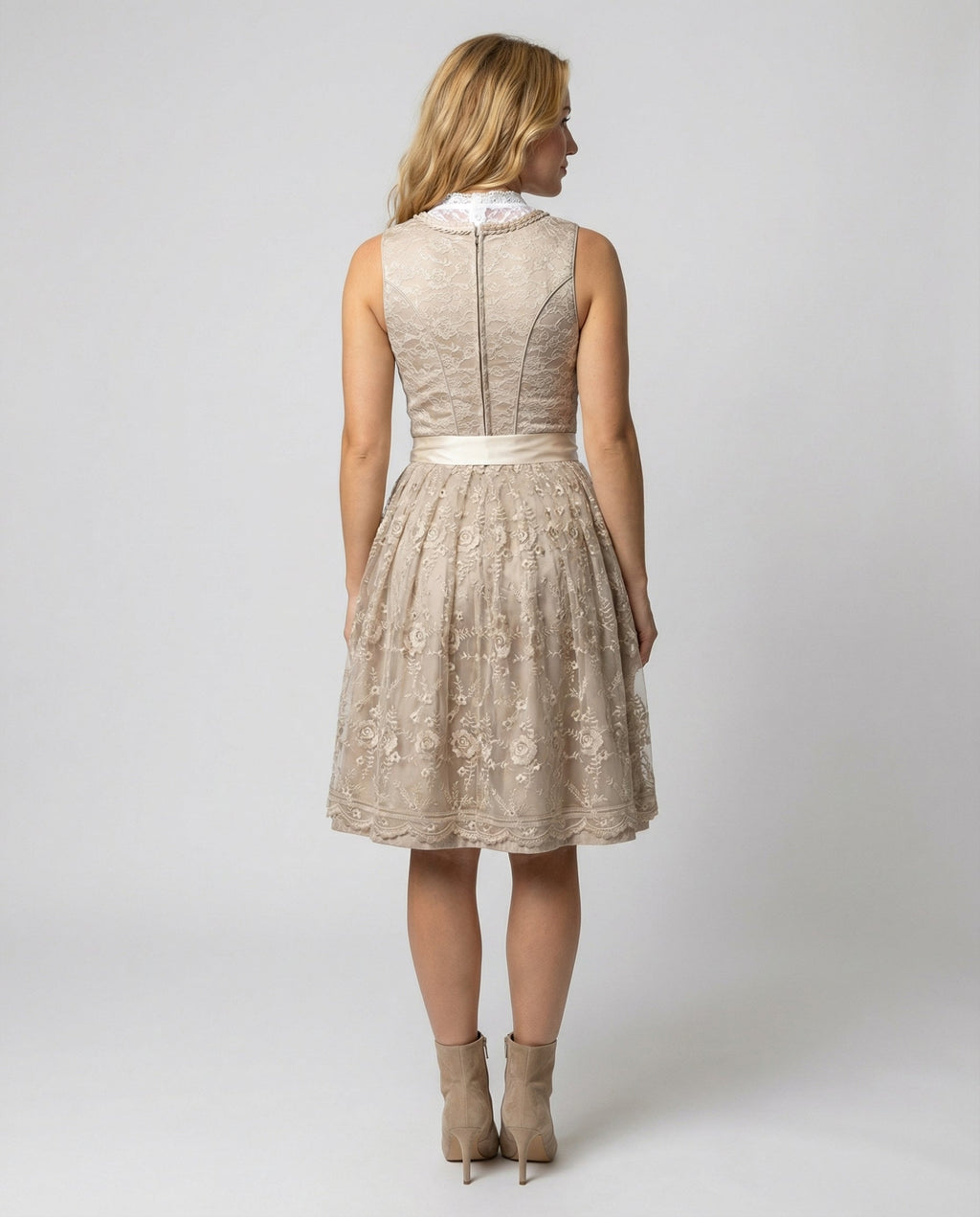Dirndl Damen mit Spitzenärmeln und Blumenstickerei | J&B - 3 - Jasminaboutique.com