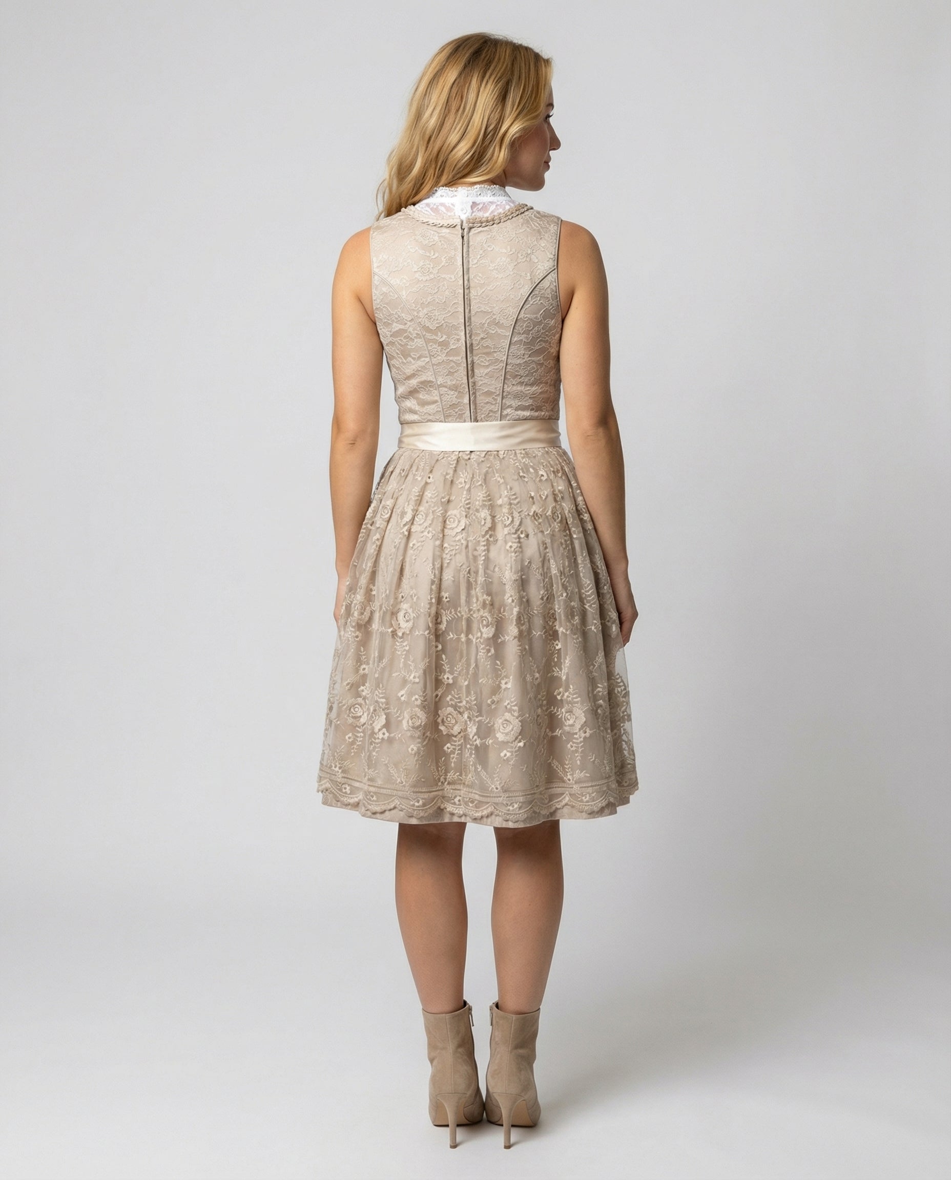 Dirndl Damen mit Spitzenärmeln und Blumenstickerei | J&B - 3 - Jasminaboutique.com