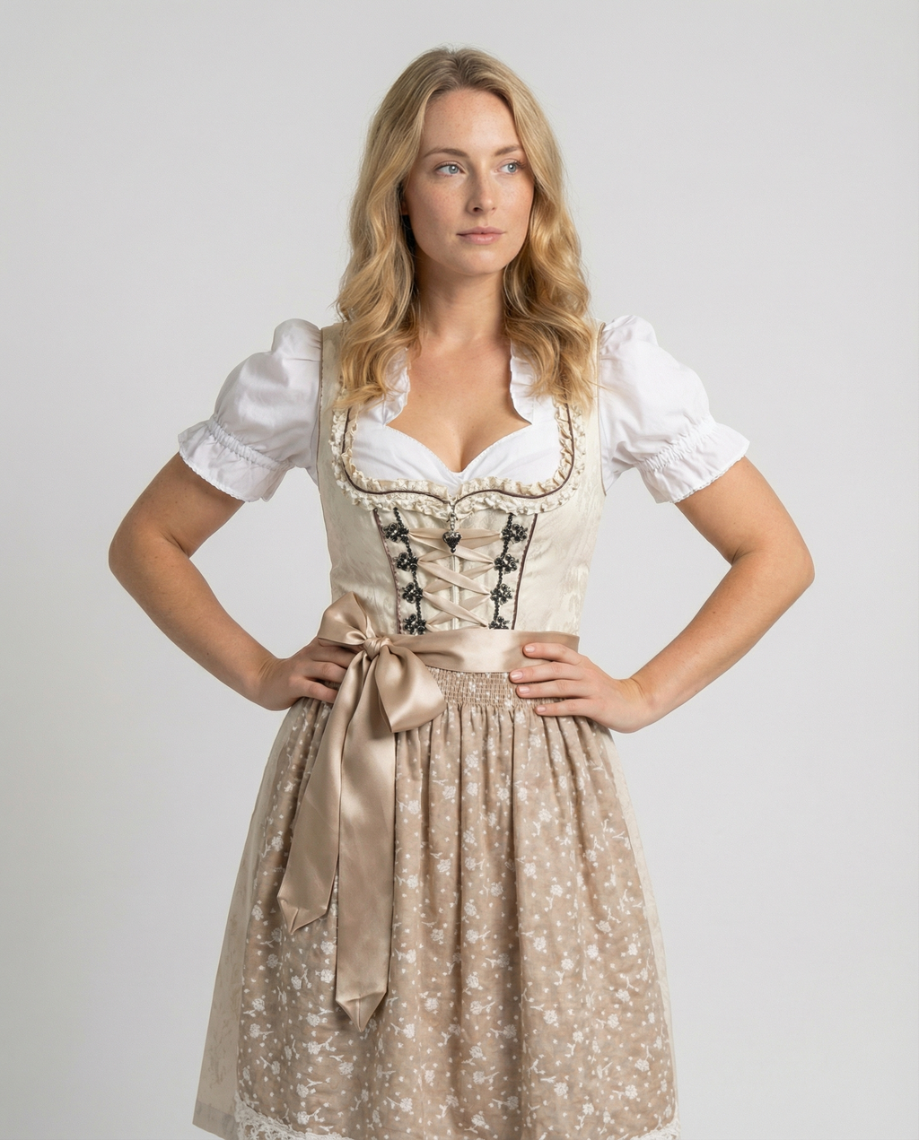 Dirndl Damen mit Schürze und Blumenmuster | J&B - 2 - Jasminaboutique.com