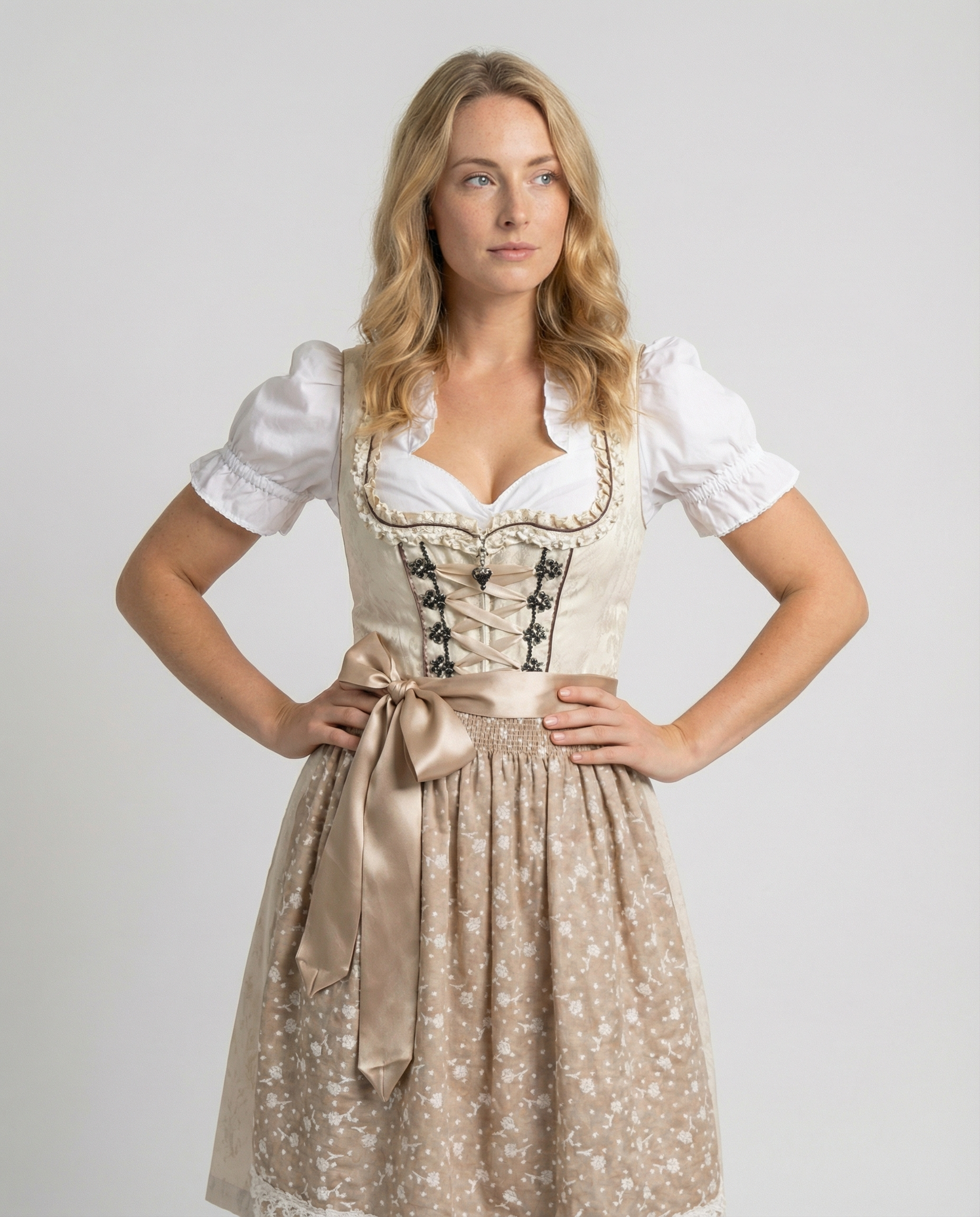 Dirndl Damen mit Schürze und Blumenmuster | J&B - 2 - Jasminaboutique.com