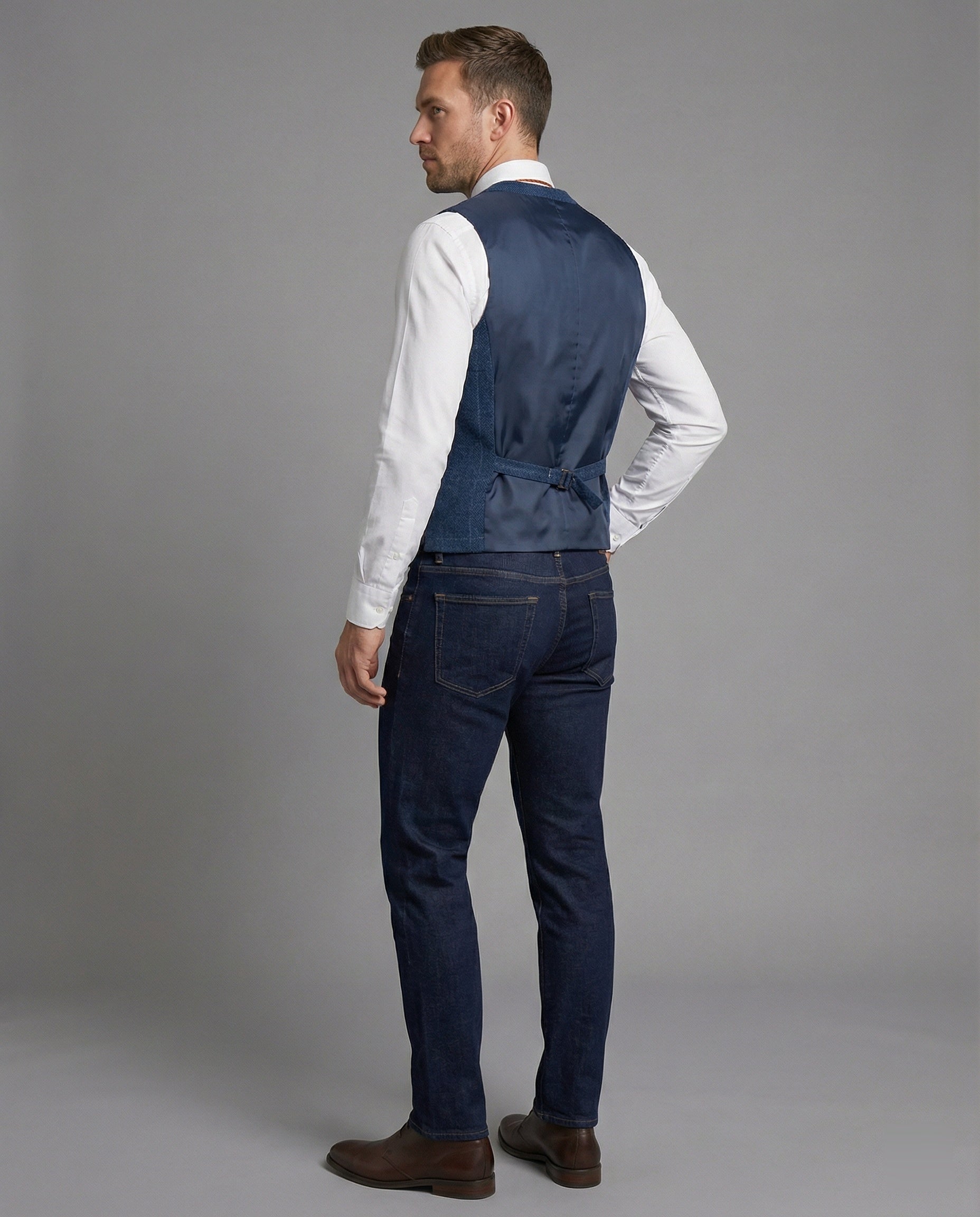 Stilvolle Weste für Herren mit Fischgrätenmuster und Kette | J&B - 4 - Jasminaboutique.com