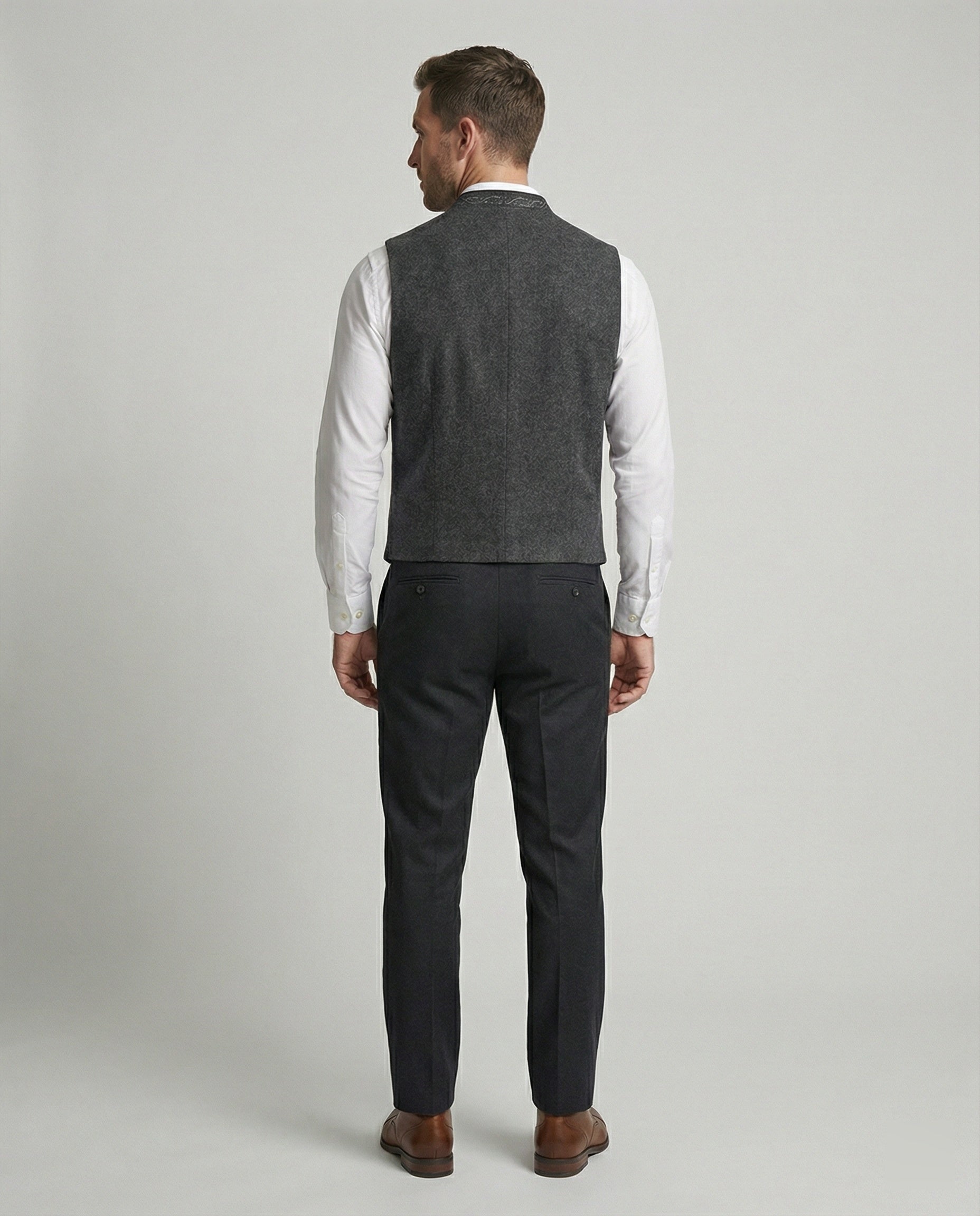 Herrenweste im traditionellen Stil mit taillierter Passform | J&B - 4 - Jasminaboutique.com