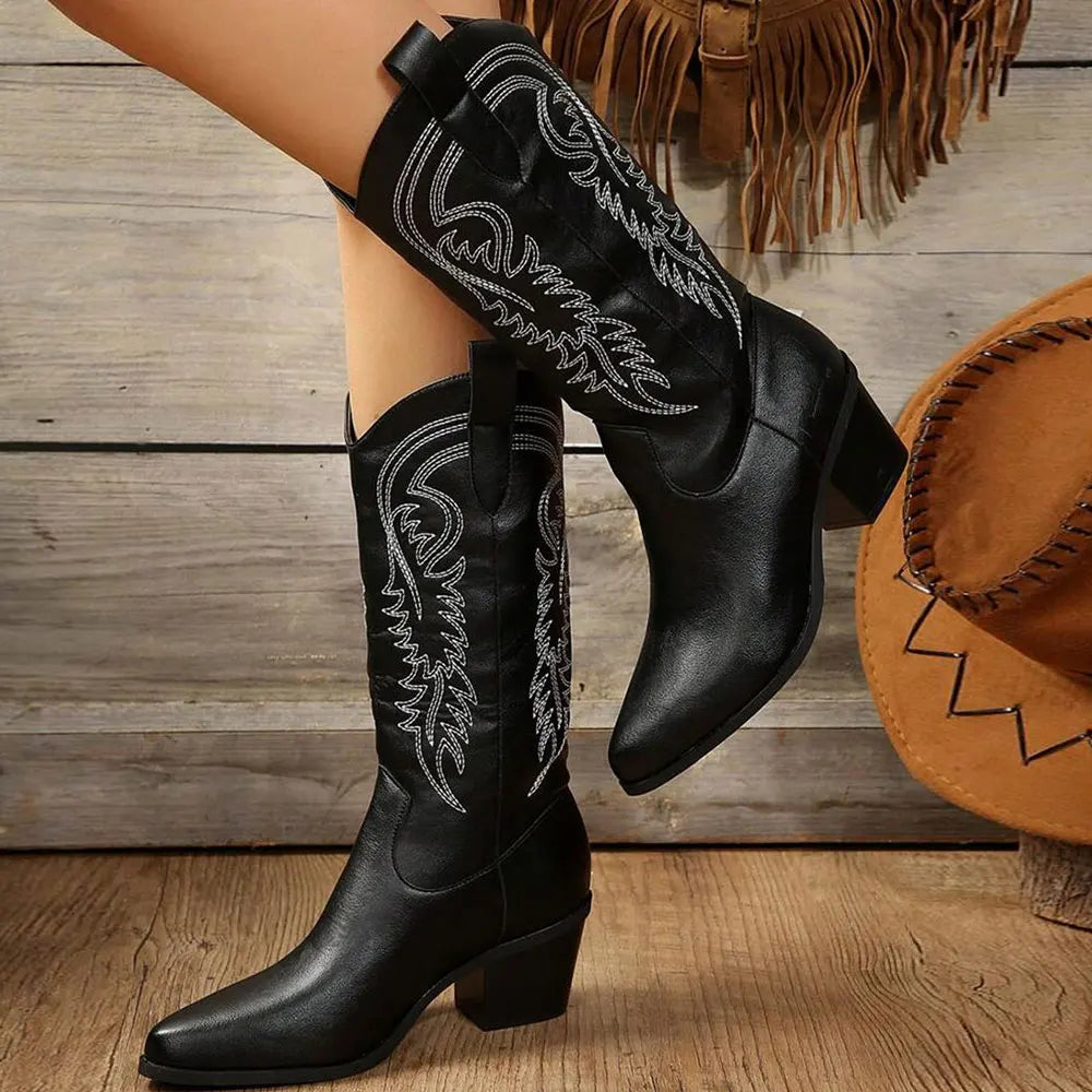 Damenstiefel im Western-Stil mit Blockabsatz und aufwendigen Stickereien | J&B - 1 - Jasminaboutique.com