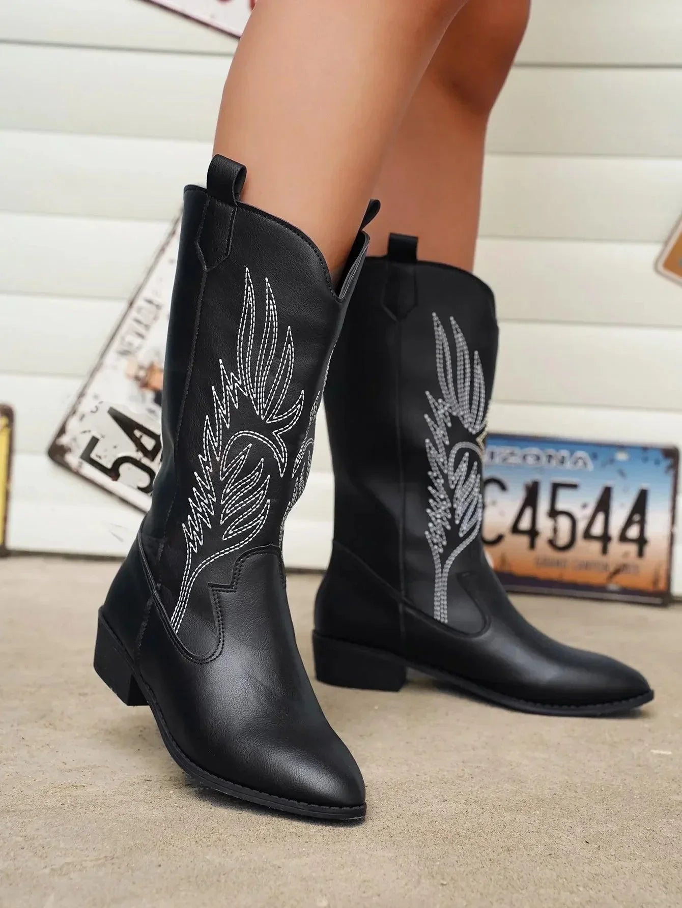 Cowboystiefel Damen mit Blockabsatz und stilvoller Stickerei | J&B - 12 - Jasminaboutique.com