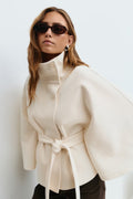 Cape-Mantel Damen in lockerer Passform mit hohem Kragen und Gürtel | J&B - 1 - Jasminaboutique.com