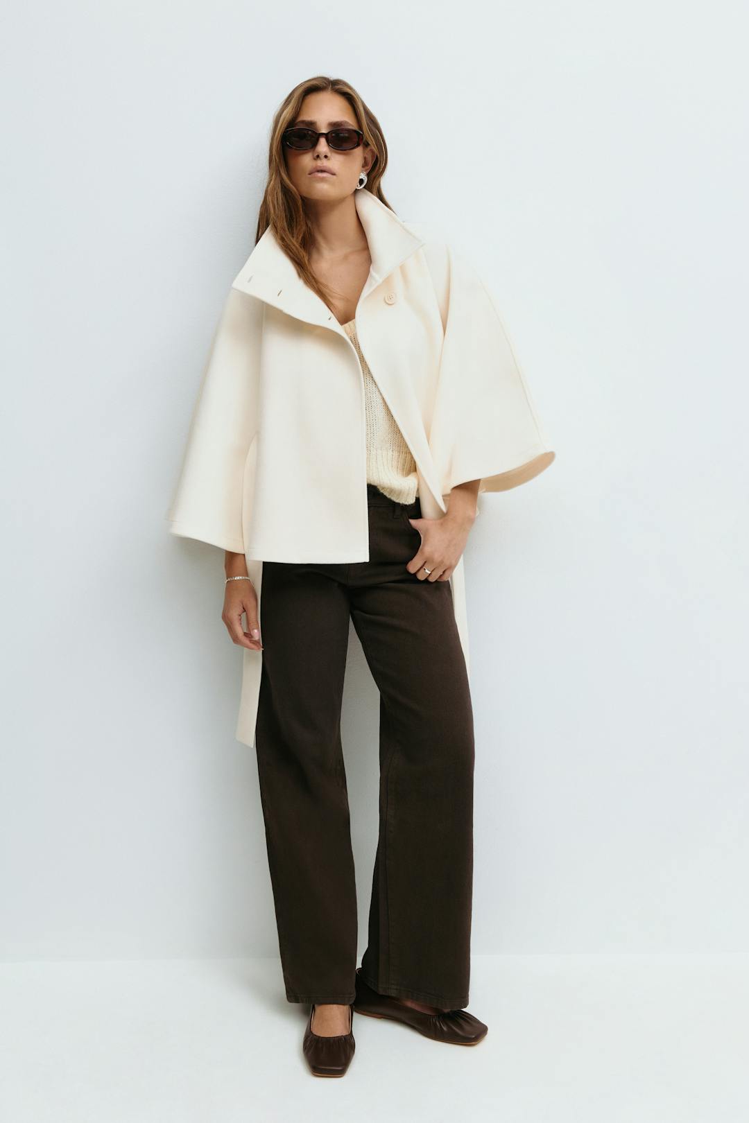 Cape-Mantel Damen in lockerer Passform mit hohem Kragen und Gürtel | J&B - 4 - Jasminaboutique.com