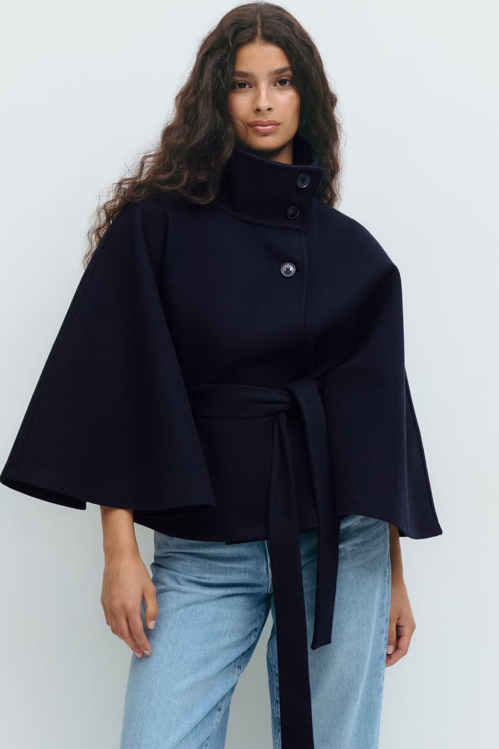 Cape-Mantel Damen in lockerer Passform mit hohem Kragen und Gürtel | J&B - 5 - Jasminaboutique.com