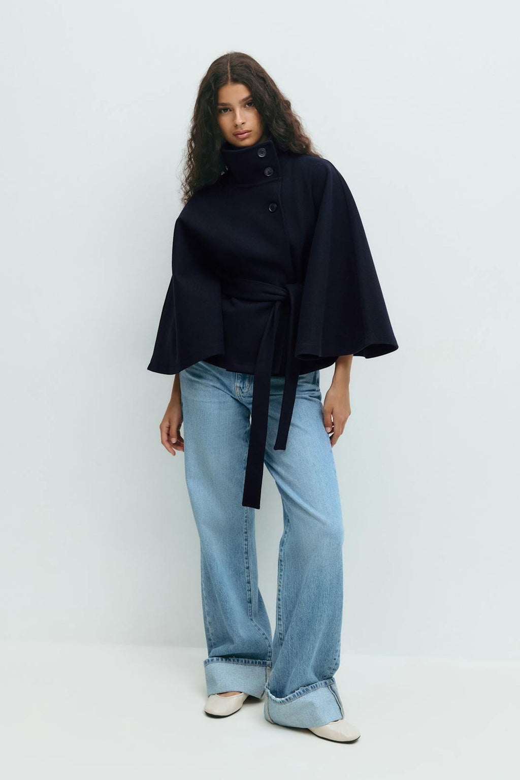 Cape-Mantel Damen in lockerer Passform mit hohem Kragen und Gürtel | J&B - 7 - Jasminaboutique.com