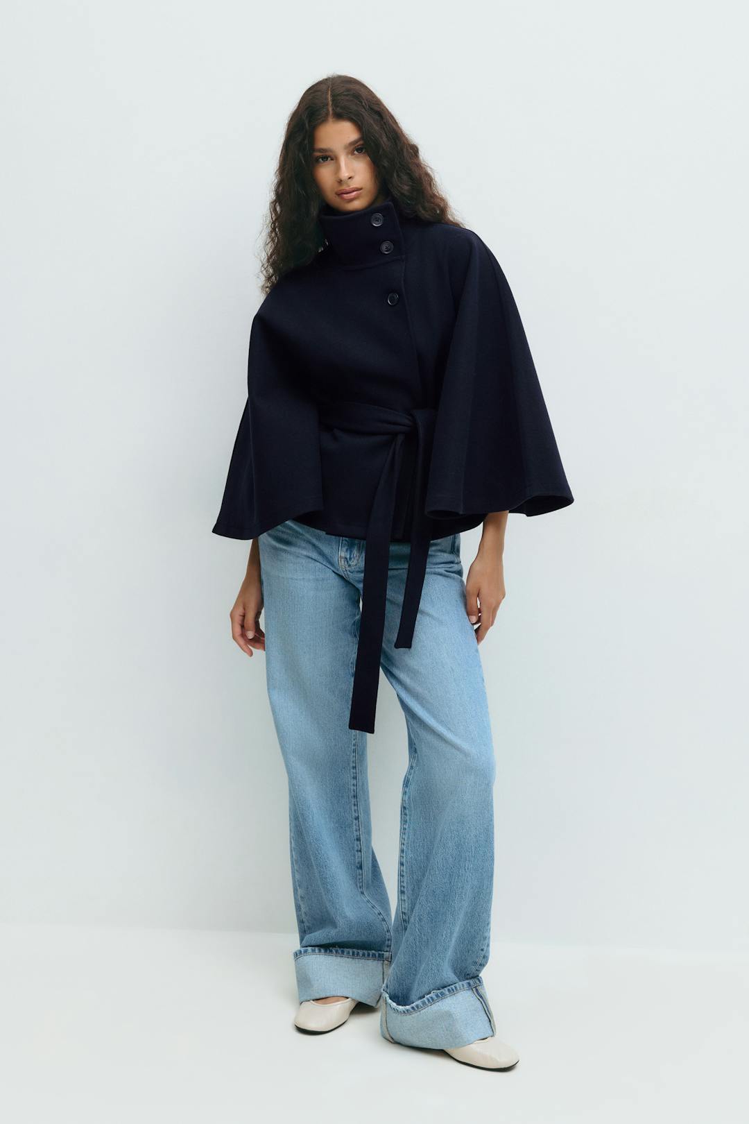 Cape-Mantel Damen in lockerer Passform mit hohem Kragen und Gürtel | J&B - 7 - Jasminaboutique.com