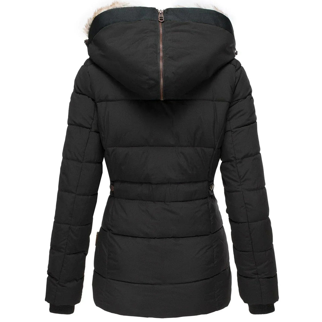 Winterjacke Damen, tailliert mit Kunstfellkapuze und Steppdesign | J&B - 7 - Jasminaboutique.com