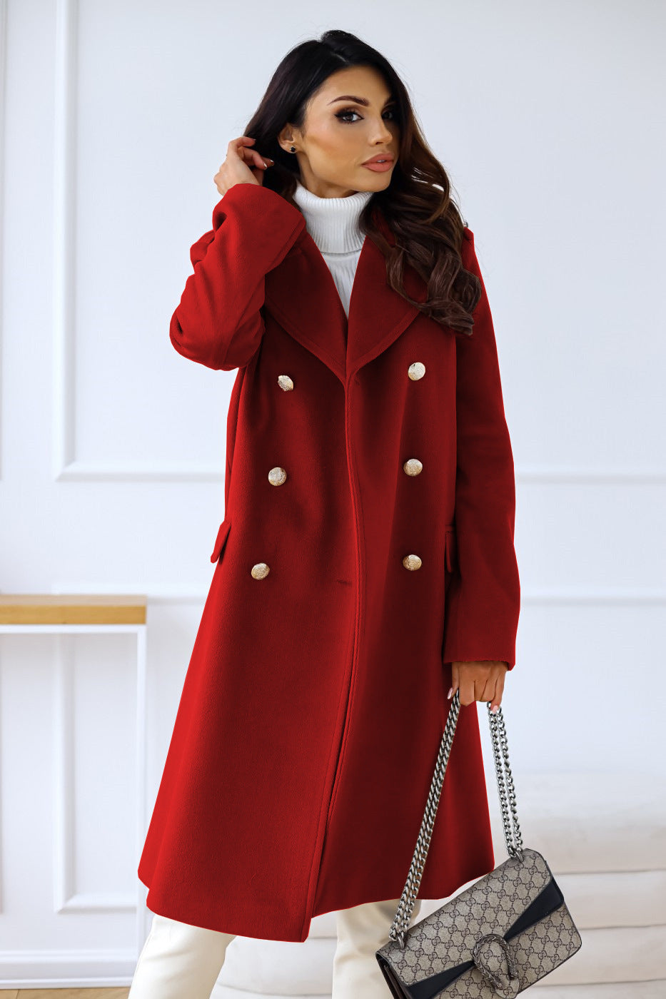 Langer Damenmantel mit doppelreihigem Verschluss, breitem Revers und Taschen - 9 - Jasminaboutique.com