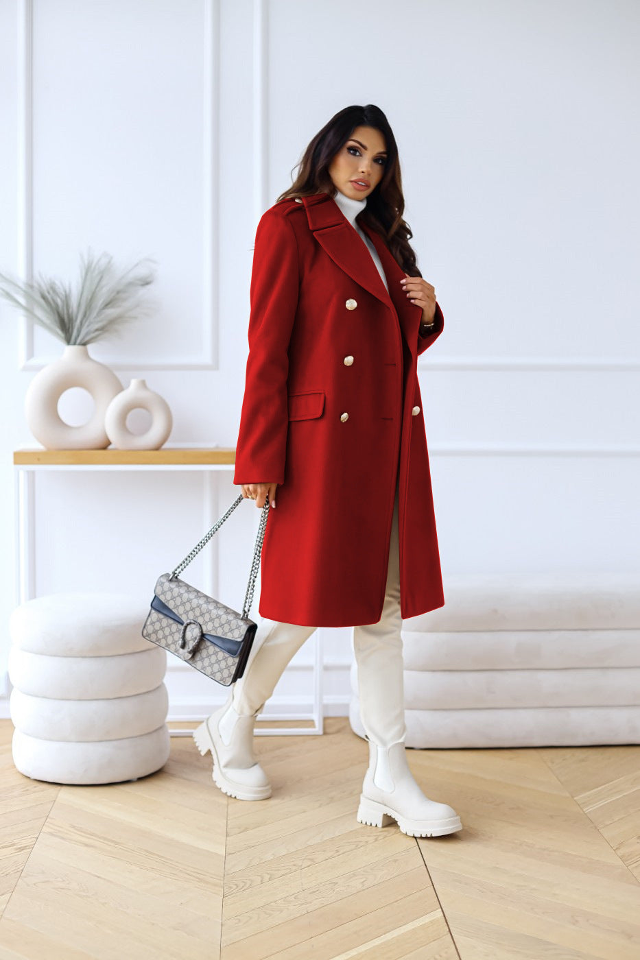 Langer Damenmantel mit doppelreihigem Verschluss, breitem Revers und Taschen - 10 - Jasminaboutique.com