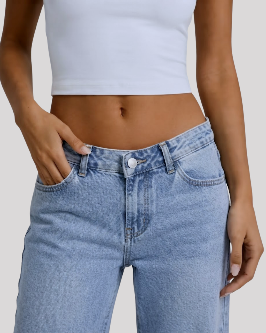 Damenjeans mit weitem Bein, hellblaue Waschung und lockerer Passform - 2 - Jasminaboutique.com