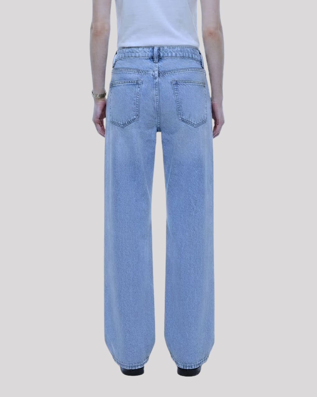 Damenjeans mit weitem Bein, hellblaue Waschung und lockerer Passform - 3 - Jasminaboutique.com