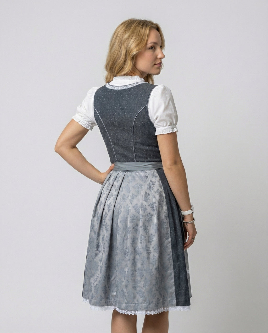 Dirndl für Damen – Eleganter, traditioneller Stil mit figurschmeichelnder Passform - 4 - Jasminaboutique.com