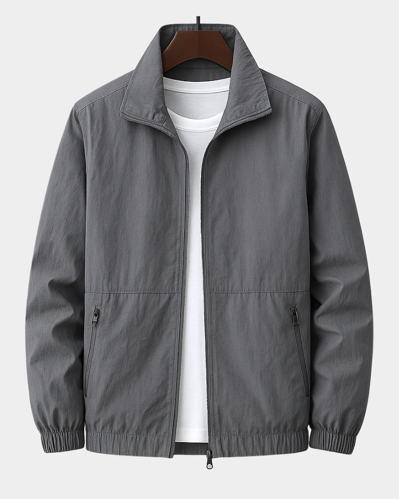 Leichte Herrenjacke mit Stehkragen und Reißverschlusstaschen | J&B - 4 - Jasminaboutique.com